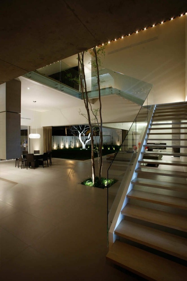 Interiér domu Lucke Orozco-moderné schodisko Lucke-Orozco-dom-interiér-moderné-schodisko