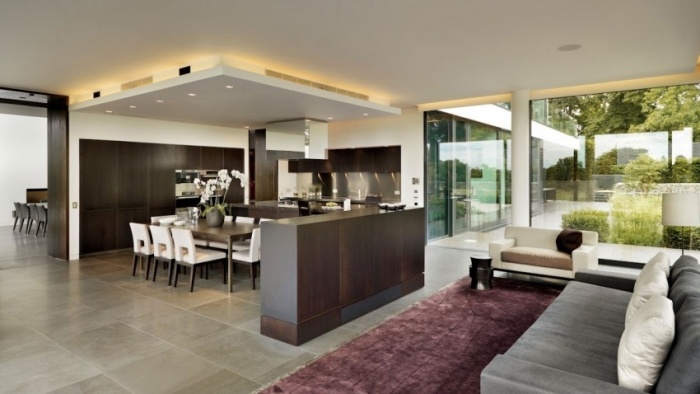 obývačka-kuchyňa-priestor-osvetlený-strop-svetlo-vinobranie-koberec-víno-červené