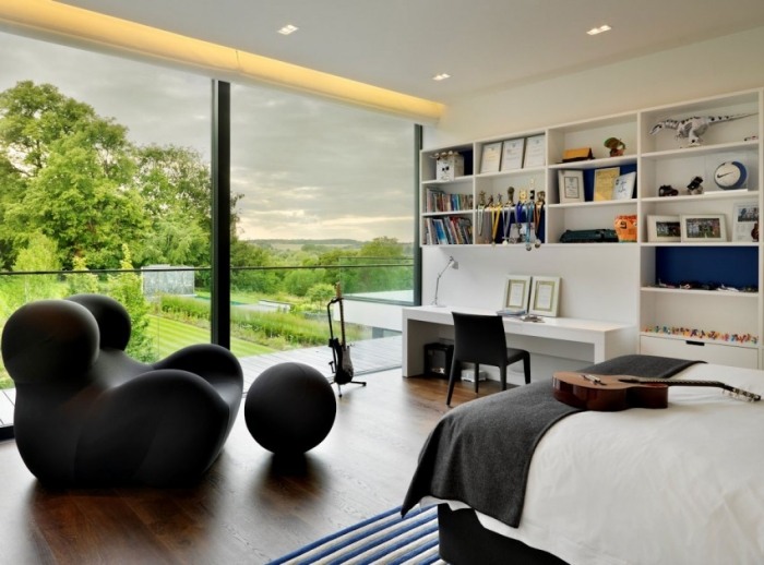 Barkshire-spálňová-relaxačná pohovka-s-podnožkou-guľa-zavesená-stropná-svetelná lišta