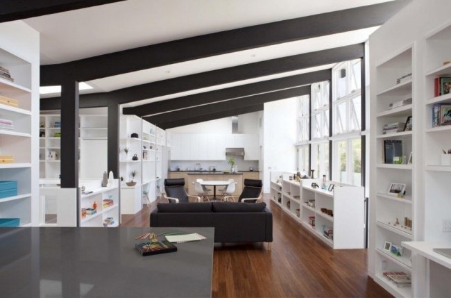 Nulový energetický dom klope architektom na zariadenie šikmej strechy Nulový energetický dom zrazil architektom moderné zariadenie so šikmou strechou