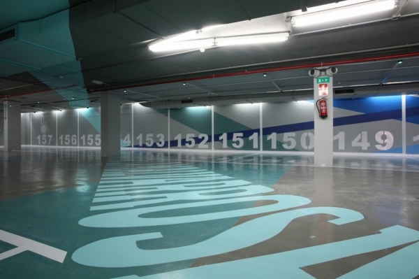 Parkovacia garáž-interiérový dizajn komunikačný systém plaza-in Cajnovas-Španielsko Teresa Sapey-Architektur