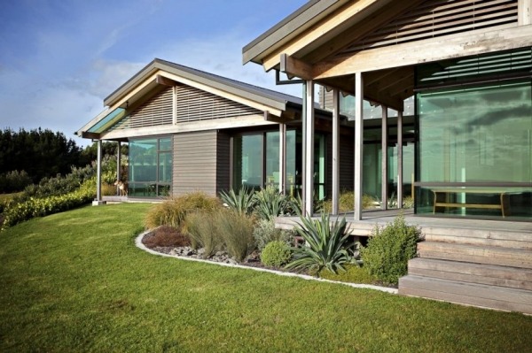 Drevené fasádne sklenené steny domu Te Horo