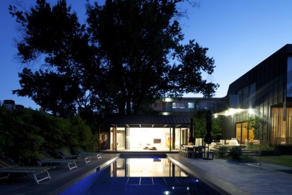 dom pri bazéne austrália delostrelectvo architektonická firma brest