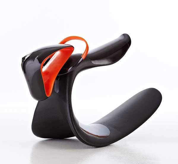 Plastový hojdací koník oranžovo čiernej farby