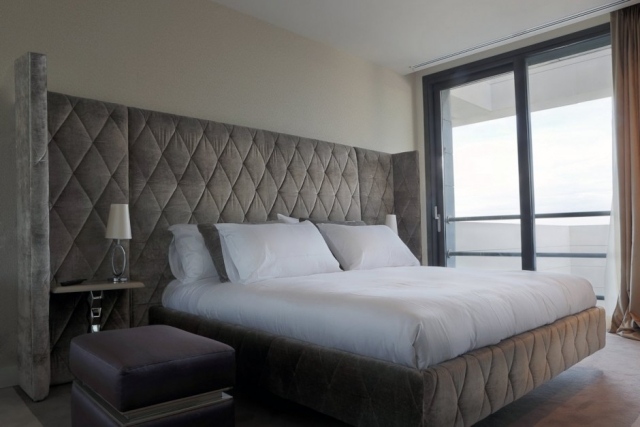 čalúnená posteľ-veľká-posteľ-hlavný-diamant-vzor-prešívaná