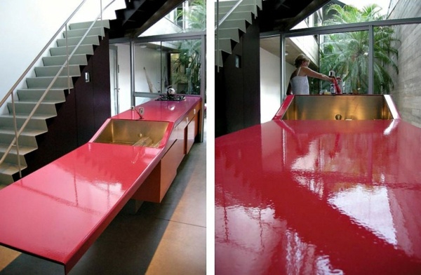 moderný mestský dom v ružovej kuchyni moderný-ružovo-kuchynsko-ostrovný mestský dom