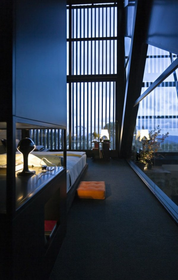 black metal network zaujímavá konštrukcia sieť-čierno-kov-zaujímavá-konštrukcia