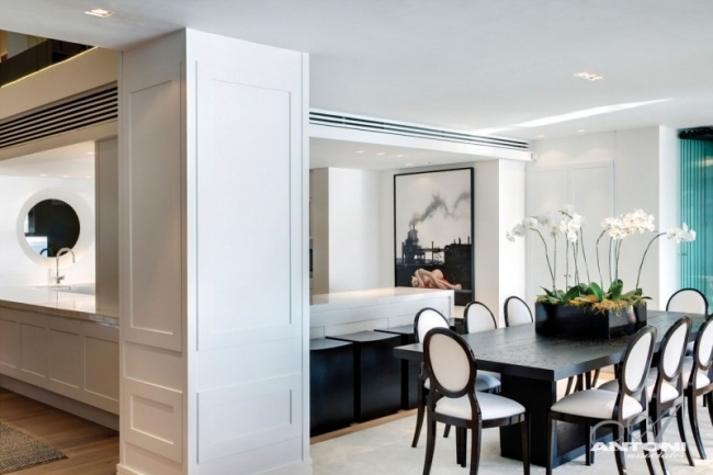 plážový dom jedáleň biela čierna antoni spolupracovníci plážový dom jedáleň biela čierna zariadenie antoni