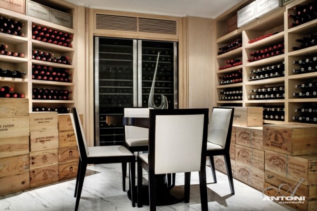 Clifton Beach je vysnívaný dom v zariadení vínnej pivnice v mestečku Kapské mesto Clifton Beach vysnívaná domáca vínna pivnica v meste Kapské mesto