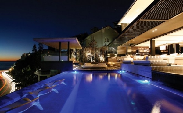 moderný-plážový dom-veľký-bazén