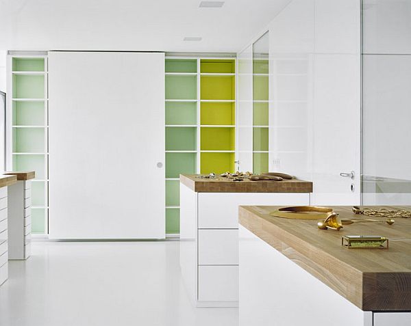 vstavané farebné akcenty police vstavané farebné akcenty police