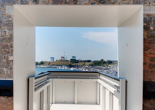 výhľadový prístav moderné dizajnérske schody LED žiarovky aubsblick port moderné dizajnové schody s LED žiarovkami