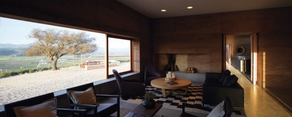 moderný pavilón ochutnávky vín panoramatické okná vinice