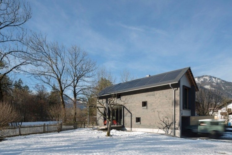 funkčné plánovanie a ekologické napájanie predstavujú modernú architektúru moderný život -klein-architekt-dom-bavorsko-hory-príroda-krajina-rodinný dom