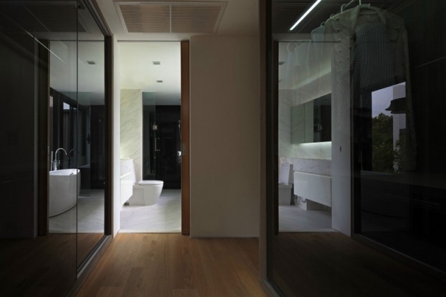 Šatňa moderný dom sklenená posuvná skriňa