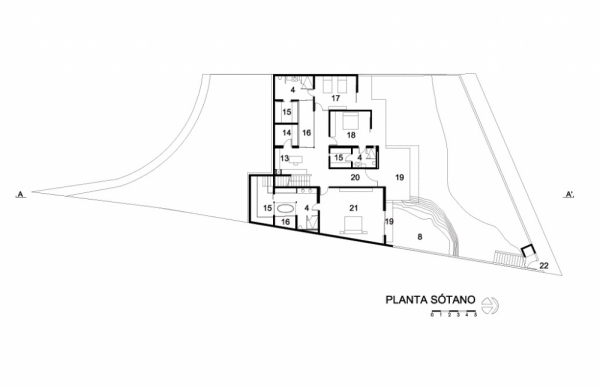 Suterénny dom s kockami s geometrickými tvarmi