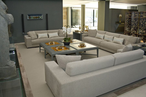 Moderný dizajn zenového domu v Madride - obývacia izba Moderný zenový dom v Madride - obývačka