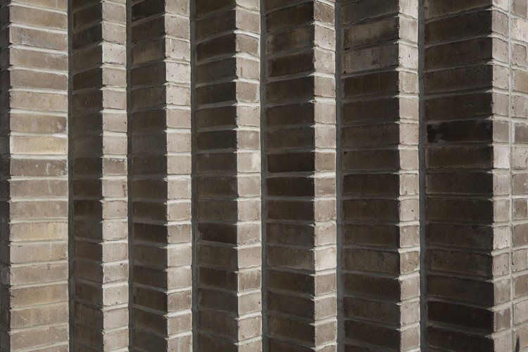 Tehlový fasádny obklad pre modernú architektúru využíva obnovu stavebného projektu