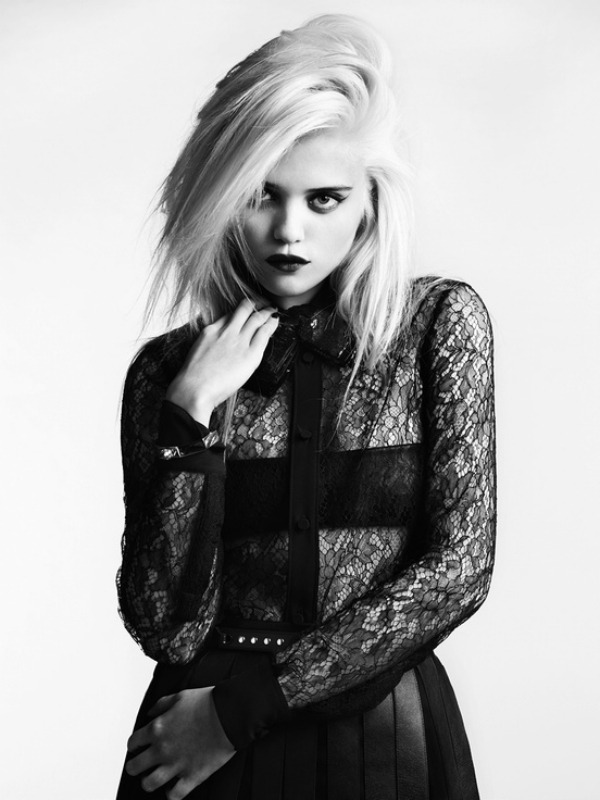 módne trendy 2014-aktuálna čierna-diskrétne čipkované-šaty-svätá laurentka trendy 2014-aktuálna čierno-diskrétna čipka-šaty-saint laurent kolekcia