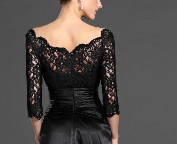 Čierne čipkované elegantné výstrihové módne šaty Čierne čipky módne trendy zimné elegantné výstrih módne oblečenie šaty