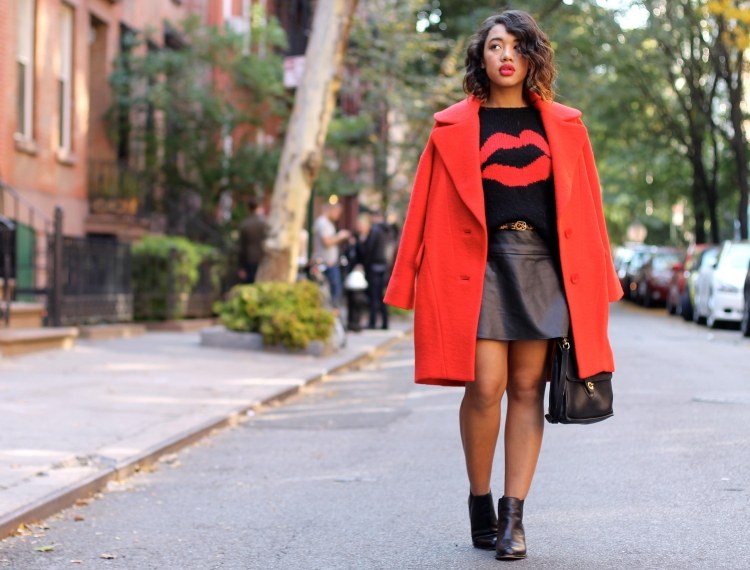 Módne trendy 2015 - kabáty vo výrazných farbách Módne trendy 2015 červený kabát outfit