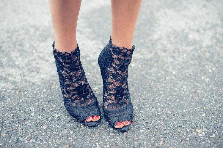 Topánky na podpätku od Dolce and Gabbana Módne trendy-2015-doplnky-jarné-topánky-vysoké topy