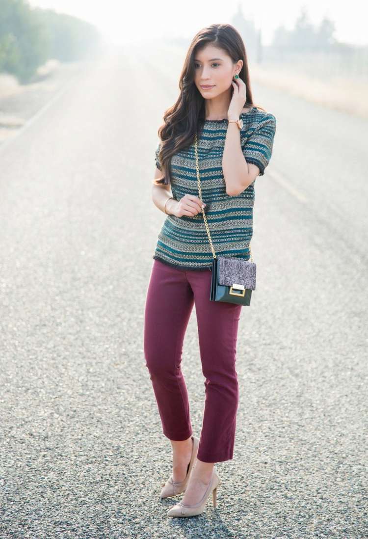 Módne trendy na jar 2015 - capri nohavice a blúzka Módne trendy 2015 blúzka modré pruhy bordové nohavice