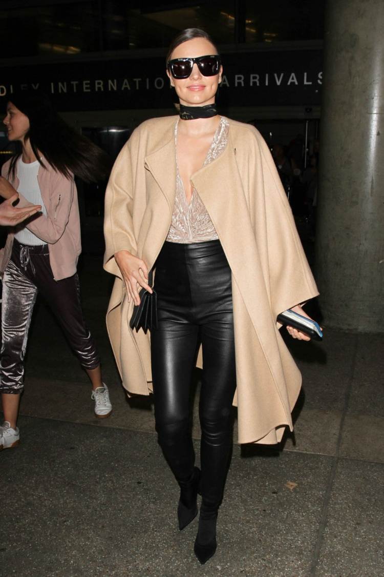 Mys a pončo kombinujú v zime kožené legíny