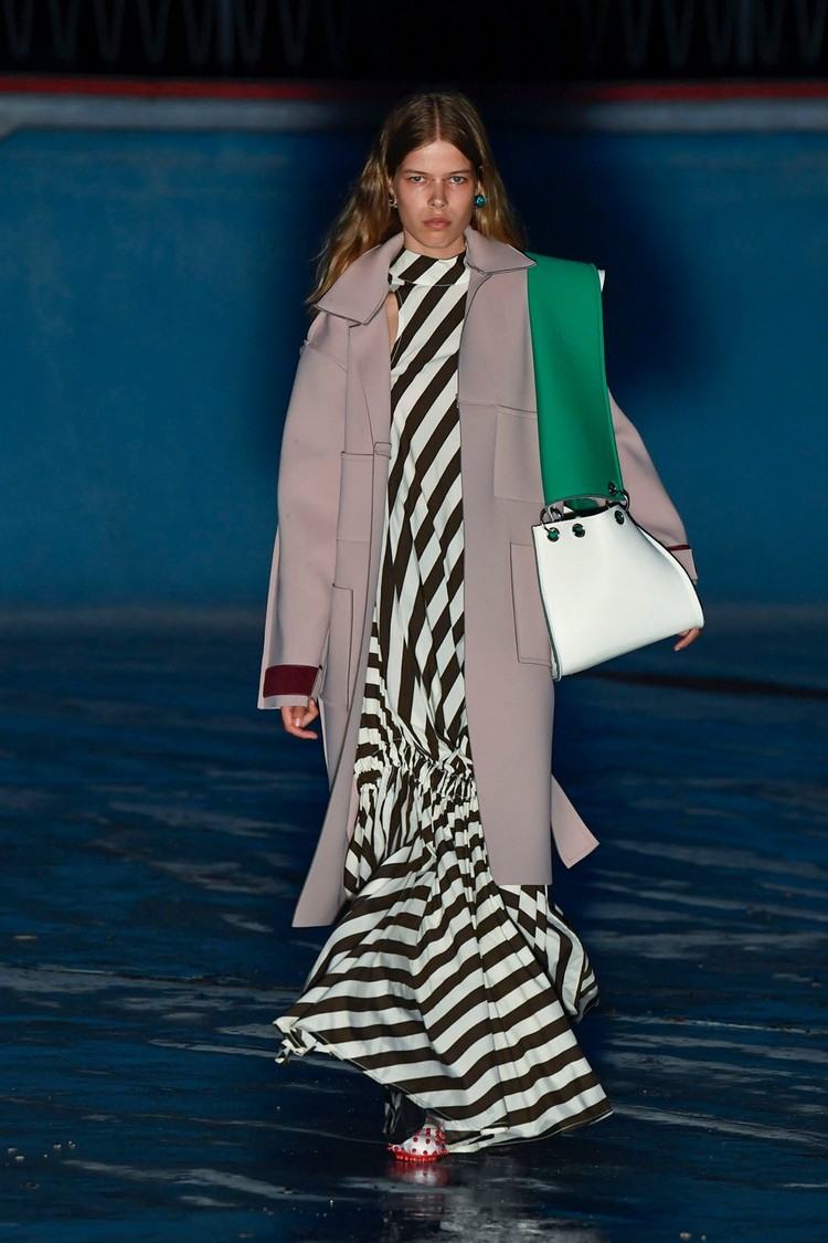 Kabelky XXL trendujú módne trendy na jar 2021