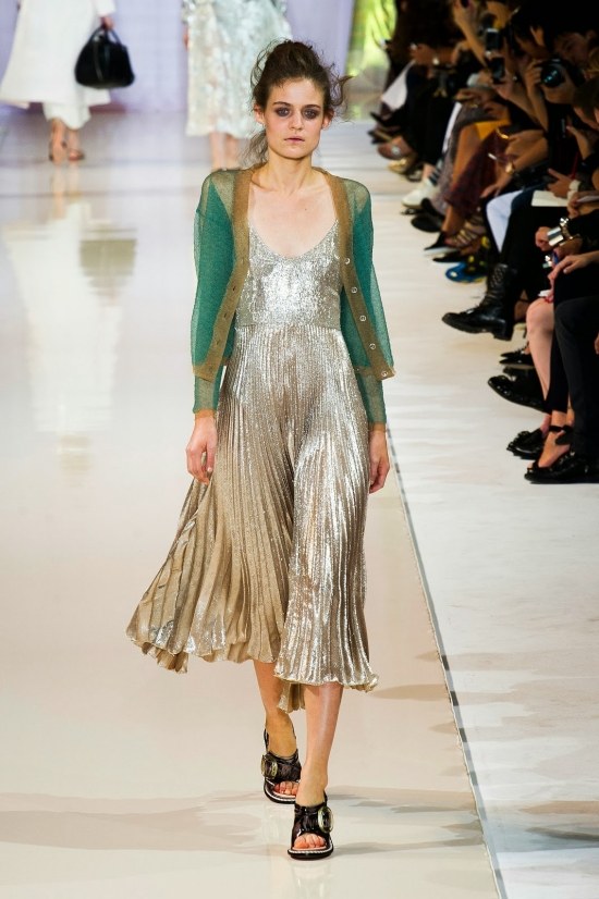 Módne trendy jar-leto 2014 strieborný vzor aktuálny