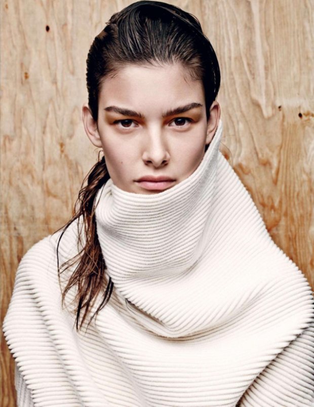 Ophelie Guillermand pre Vogue Rusko september krycí rolák Sveter Ophelie-Guillermand-Vogue-Rusko-september-rolák