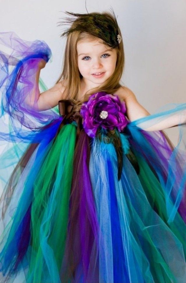 Víla z tylu a ozdoba s kvetom veľmi-krásne-dievča-plesové šaty-karneval