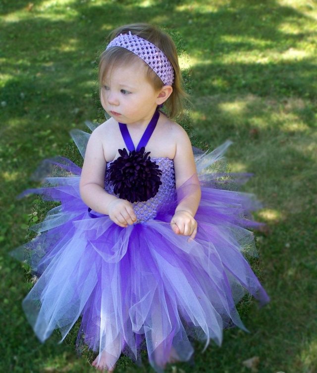Detské šaty sú vyrobené z tylu s veľkým kvetom v strede krásna-baletná sukňa-dievča-dieťa-orgován