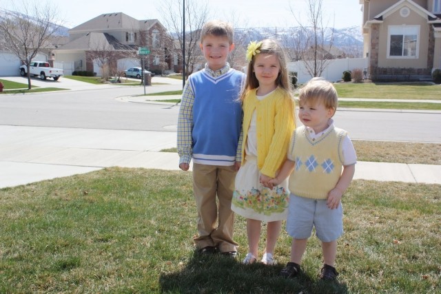 Vneste do detského sveta dobrý humor a smiech tri-deti-tráva-oblečenie-nápady-outfit