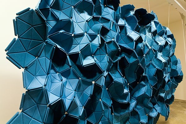 Textilné dlaždice v dizajne blue cloud