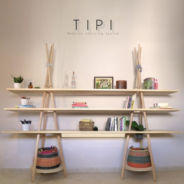 Policový systém z masívu-teepee-modulárne nástenné dosky-prútené koše-stôl