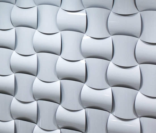 Svetlosivý modulárny dizajn steny