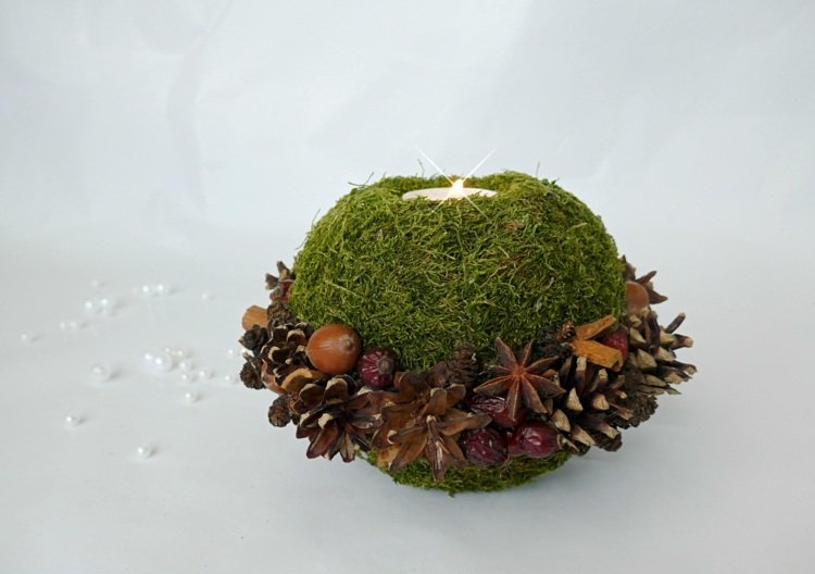 držiak na čajovú sviečku machový veniec z gule prírodné materiály škoricové hviezdy žalude