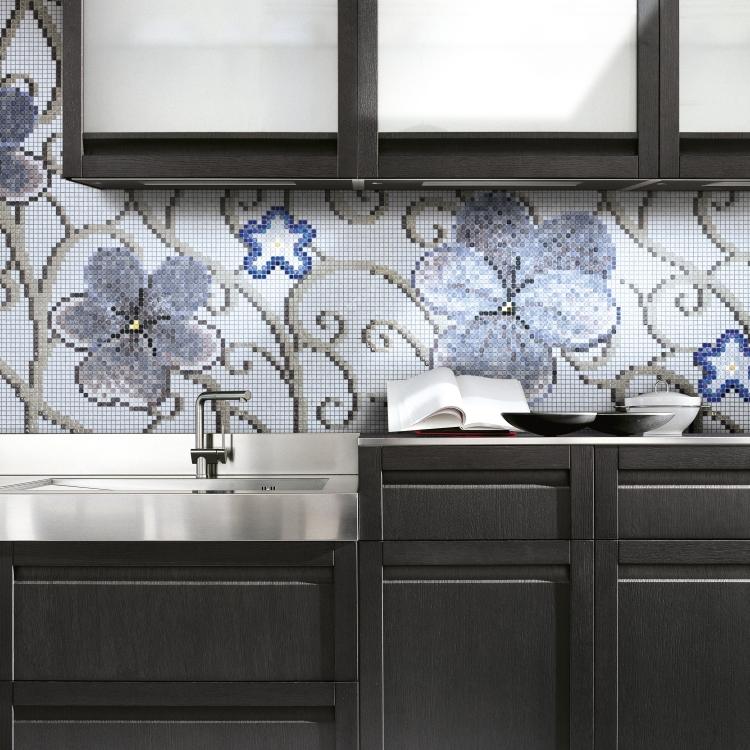 mozaika-obklady-kupelna-kvetina-modra-pod-stolom-еделстахл-едел-лужус