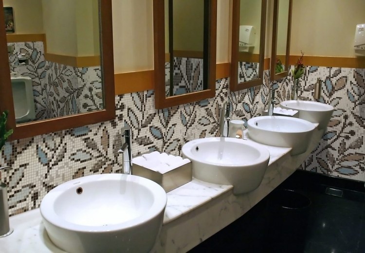 mozaika-obklad-kupelna-umyvadlo-marnost-mramor-okrúhly-kvetinový vzor-zrkadlový-faucet