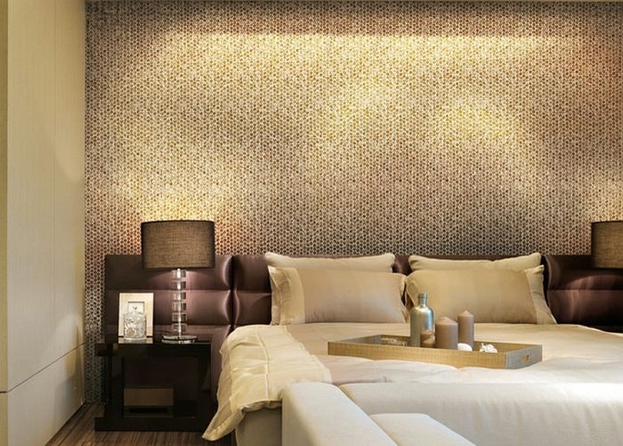 Mozaikové dlaždice ako stena v spálni elegantná stena so sadrou