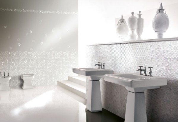 Biele kúpeľňové sklenené mozaikové dlaždice vetrovivo