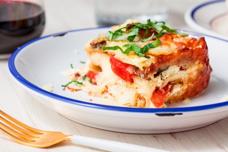 Caprese lasagna recept kura mozzarella v bazalkovej smotanovej omáčke