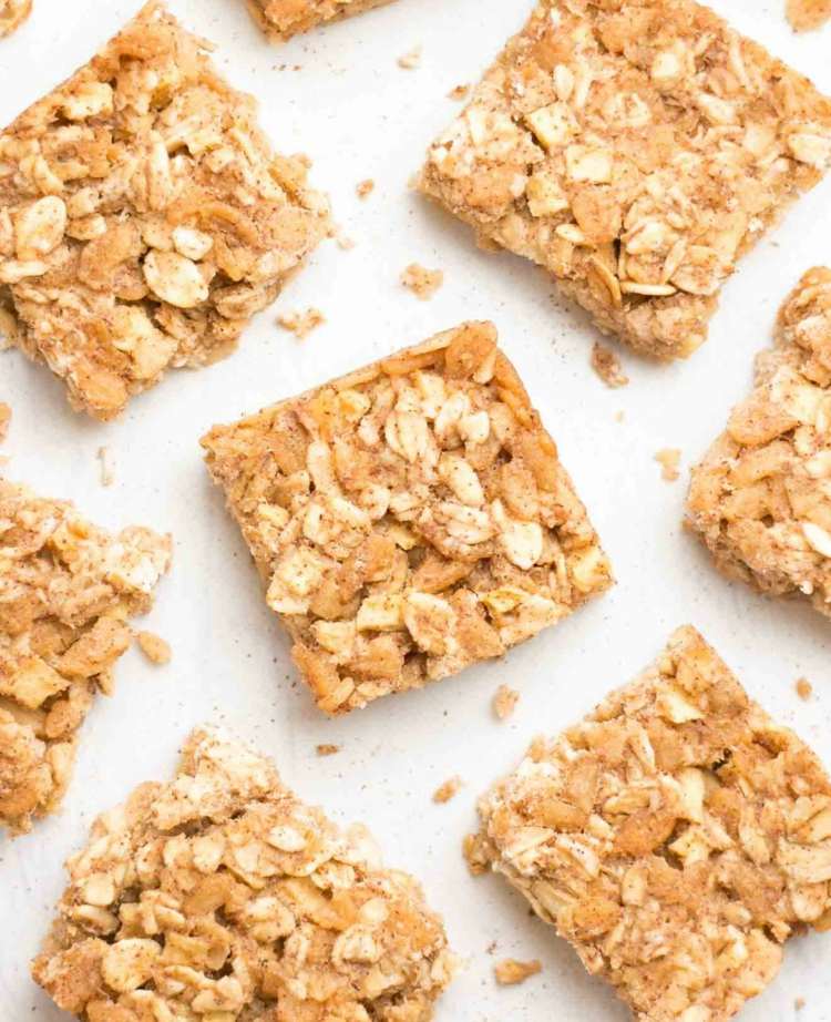 Vyrobte si vlastné cereálne tyčinky s príchuťou jablkového pyré-ovocno-škoricového-koláča