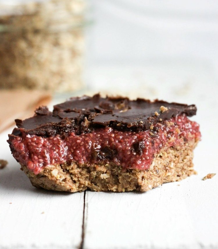 Mäsová tyčinka-urob si-chia-couverture-čokoláda