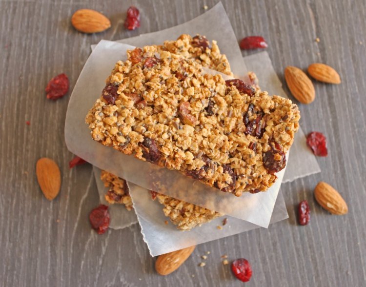 Müsli tyčinky-urob si sám-brusnice-cereálie-mandle-orechy