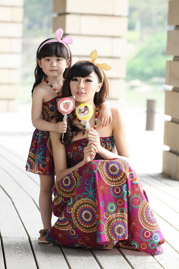 Dlhé letné šaty s geometrickými okrúhlymi postavami Zajačie uši-farebné-šaty-s-plastovými korálkami