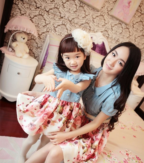 Džínové hodvábne šaty s kvetinovým vzorom Doplnky do vlasov-spálňa-pre-dievčatá