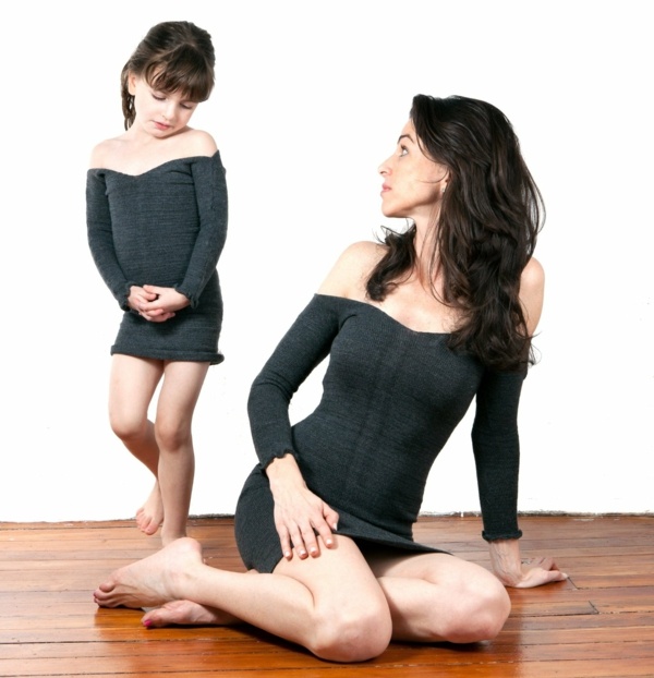 Gymnastická čierna výstroj mimo ramena ležérne-outfity-móda-matka-dievča-leto