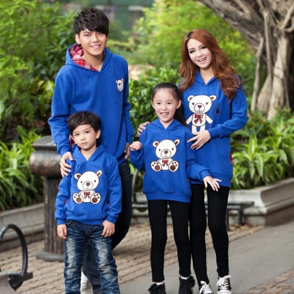 Blúzka s kapucňou v modrej farbe s medveďom panda Návšteva zoo s čiernymi legínami s kapucňou